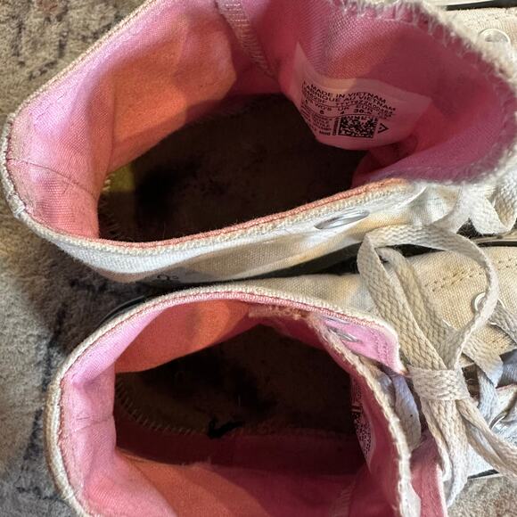 Converse Hello Kitty x Chuck Taylor All Star Hi 'Flowers' Women's SZ 6 Sanrio - Picture 13 of 16